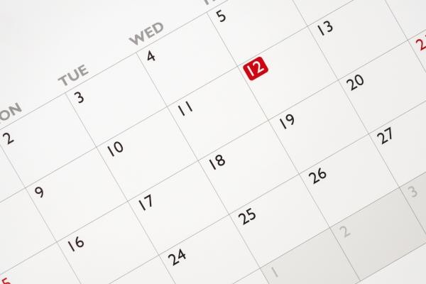 Ein Kalenderblatt als Symbolbild für den Ferienplan